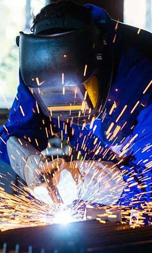 Serviços de usinagem tornearia e solda Serviços de usinagem tornearia e solda